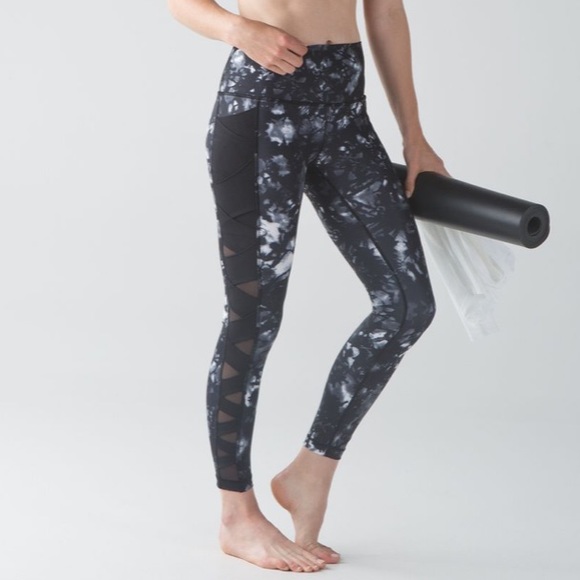 Lululemon Rise and Flow Pant - Size 8 - Picture 1 of 10